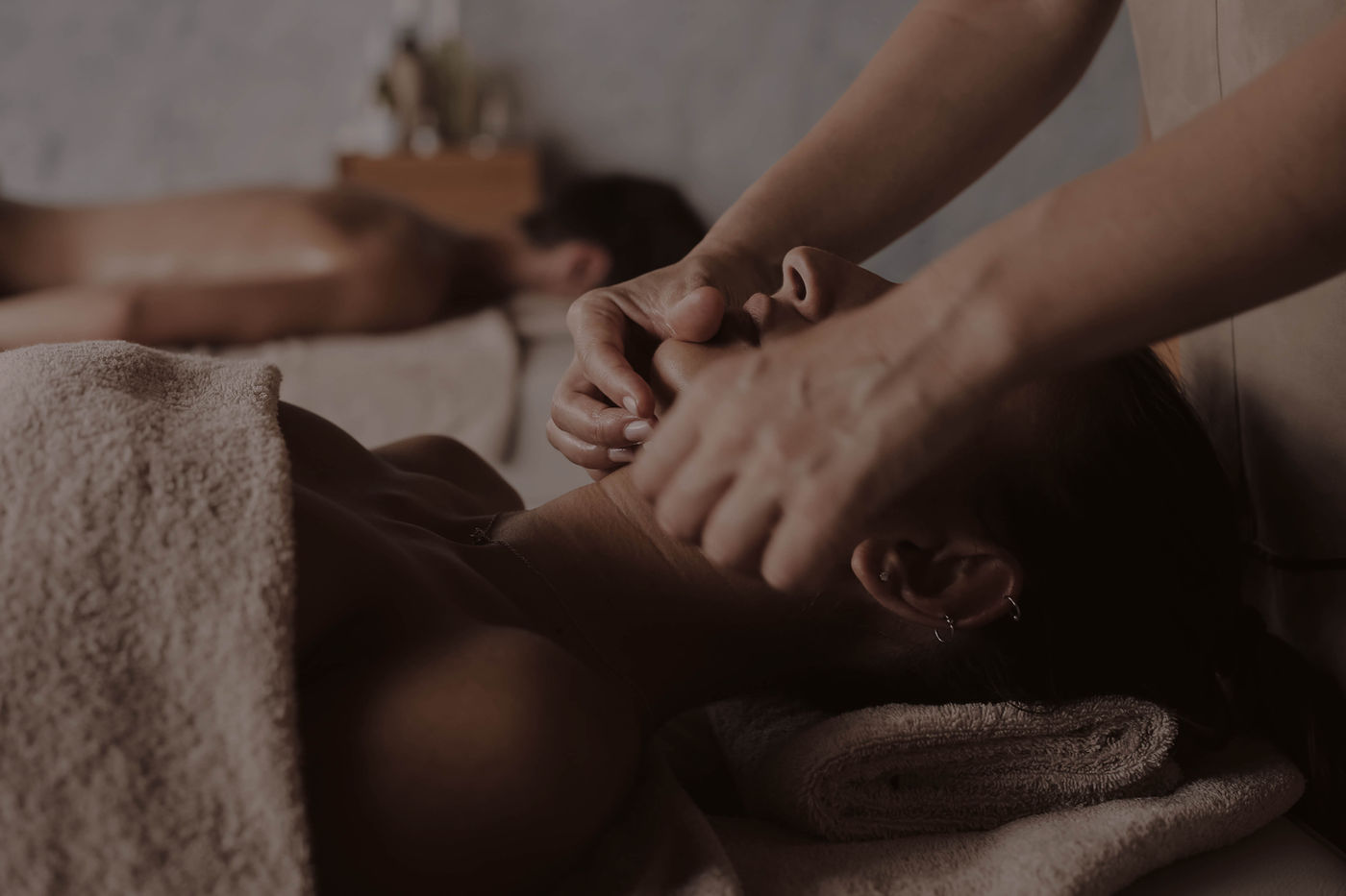 Gentle facial lymphatic drainage treatment